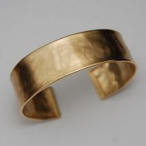 18K Yellow Gold Hammered Cuff Bangle Bracelet 19.0mm, Satin